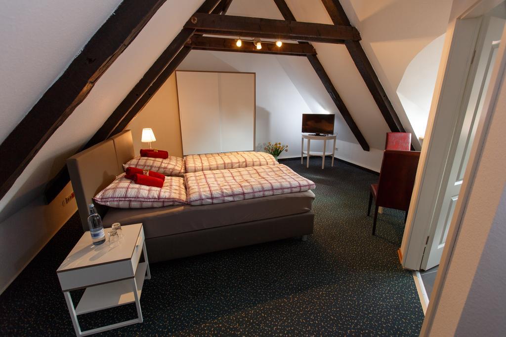 Pension Altes Burghotel Neustadt-Glewe Quarto foto