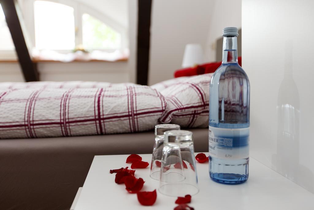 Pension Altes Burghotel Neustadt-Glewe Quarto foto