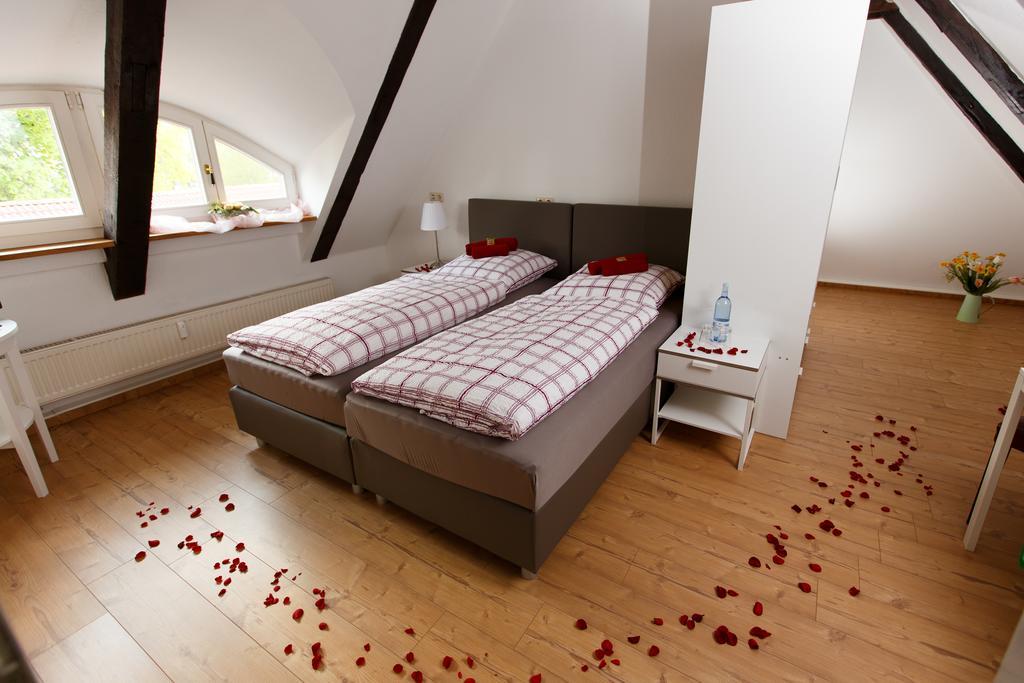 Pension Altes Burghotel Neustadt-Glewe Exterior foto